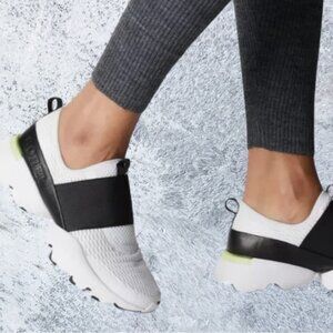 New SOREL Women's Kinetic Impact Strap Sneakers White and Black Size 5